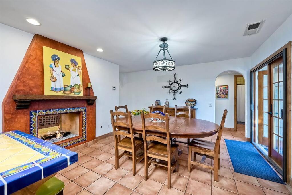 Great Group Retreat! Hacienda Decor, Spacious Floor Plan, Private Backyard Карлсбад Экстерьер фото